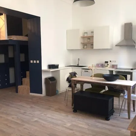 Sleeps 6 Air Con Wifi شقة