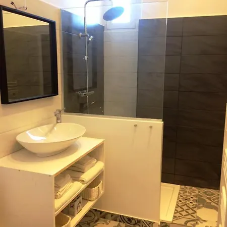 Sleeps 6 Air Con Wifi * Cannes